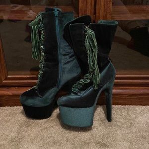Green Velvet 7” Hella Heels Sz 9 with Matching Toe Protectors